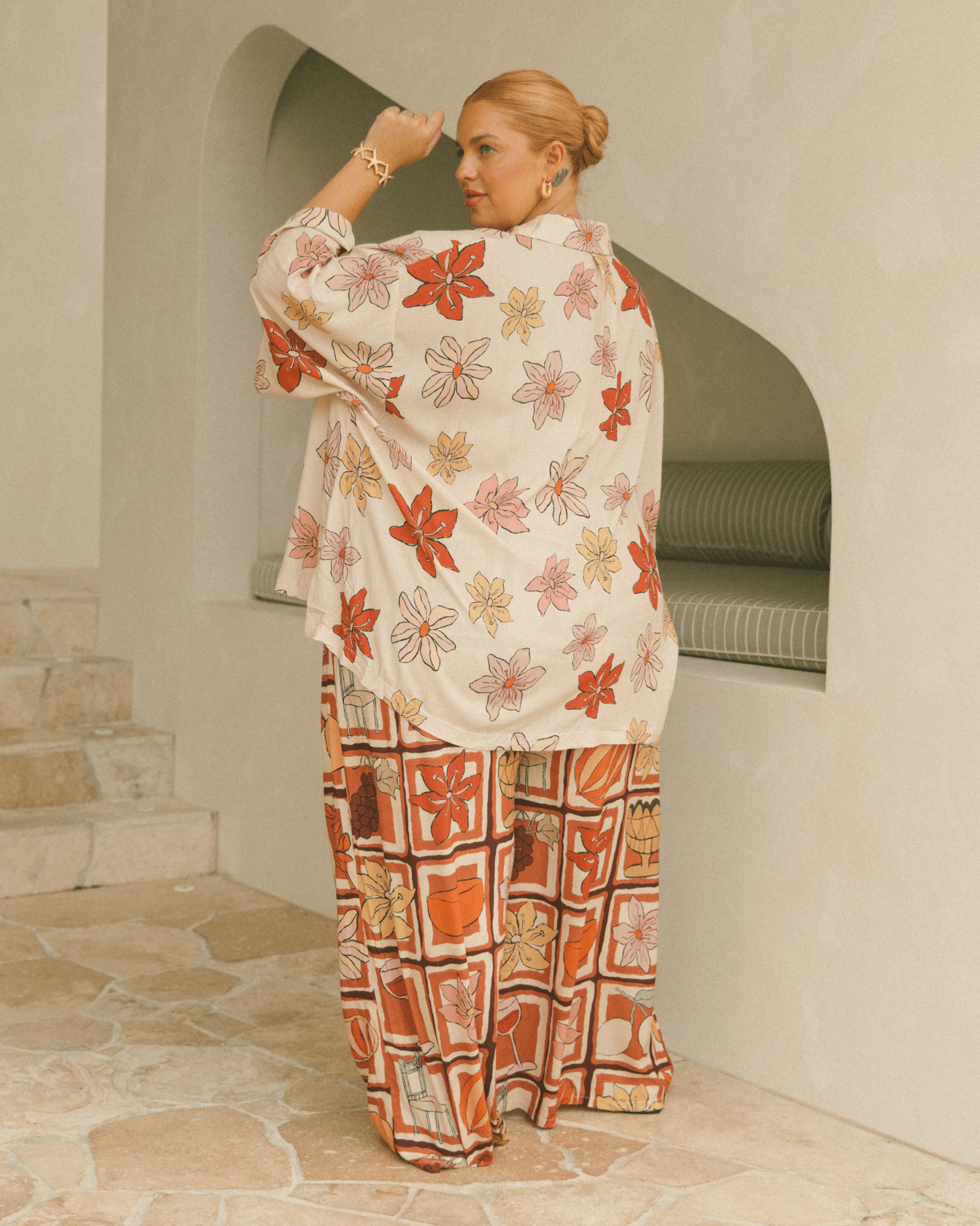 Lacey Shirt in Beige Flowers – an oversized, breathable rayon shirt with a relaxed fit, pregnancy-friendly design, and button-down front for easy breastfeeding access.
